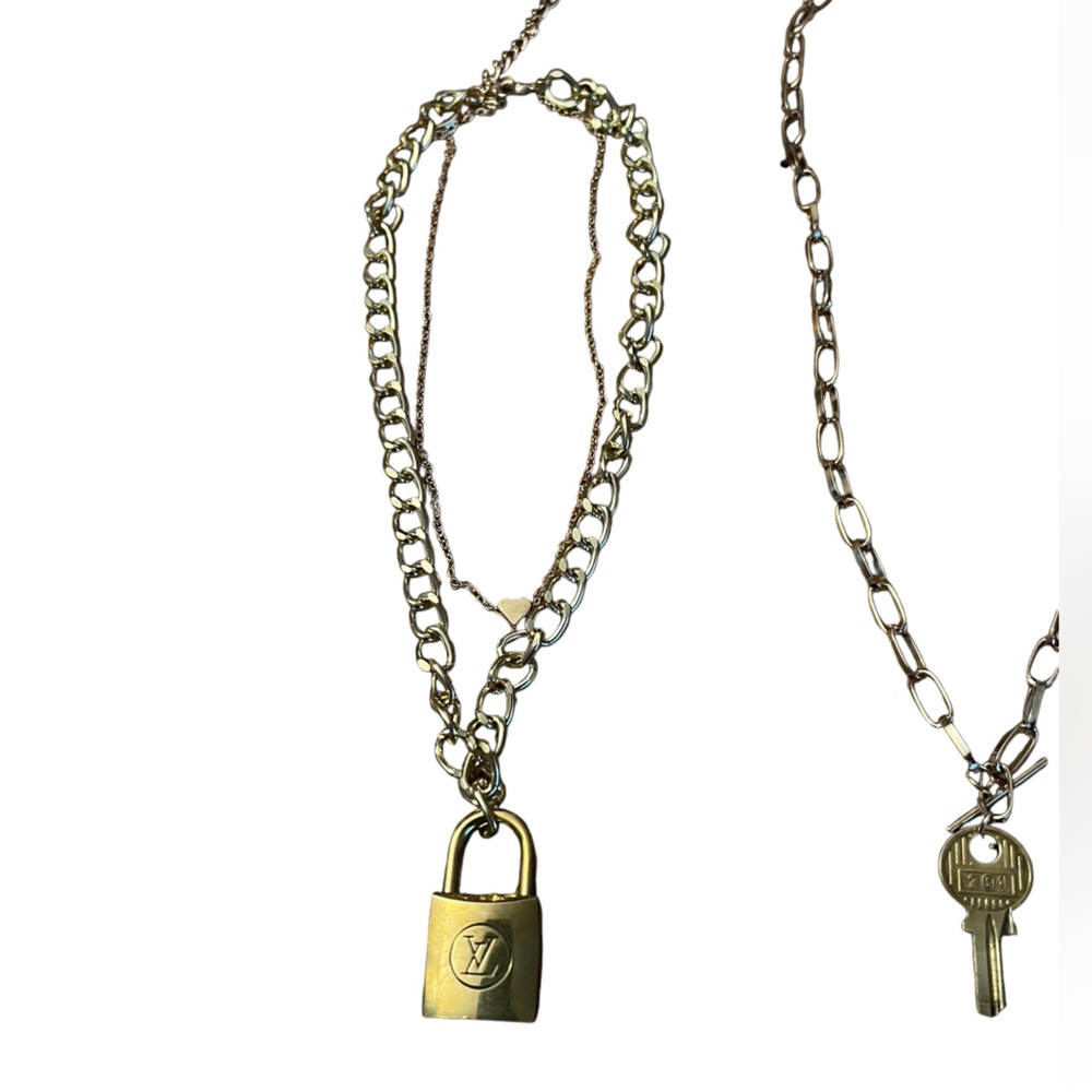 AUTHENTIC Rare 204 Louis Vuitton Lock and key with LV keychain and necklaces! - Picture 14 of 16